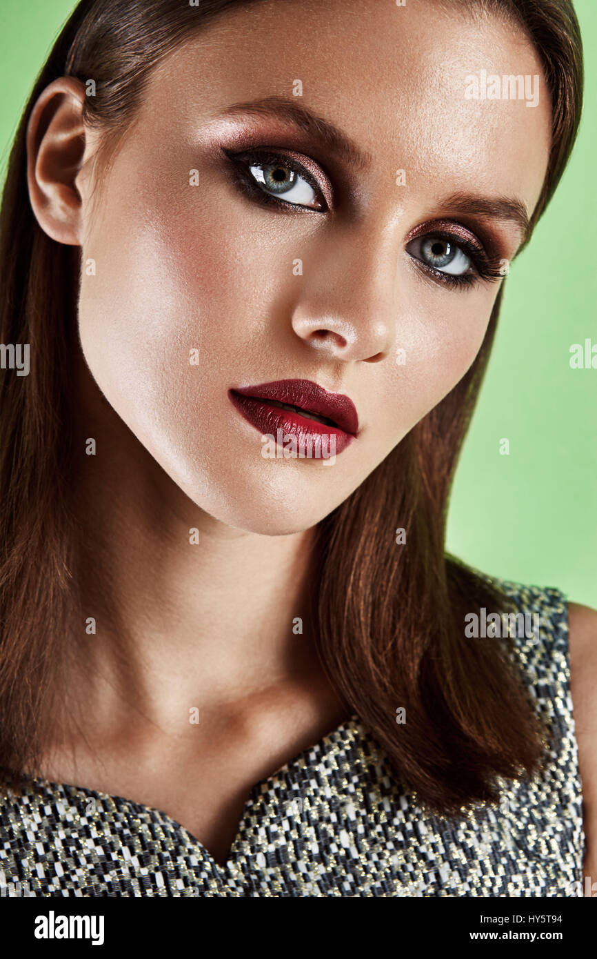 beauty and fashion,Beauty Portrait,brown hair,business,dark,dress,eyeshadow,female,green,green  background,lips,model,one person,people,red lips,Red Lipstick,spring,style,summer,white,young  Stock Photo - Alamy
