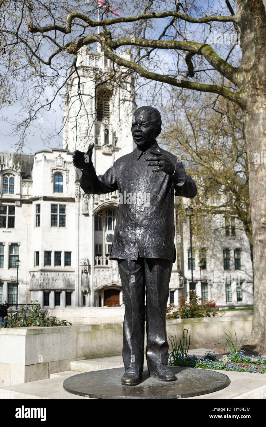 The statue of nelson mandela in parliament square hires stock