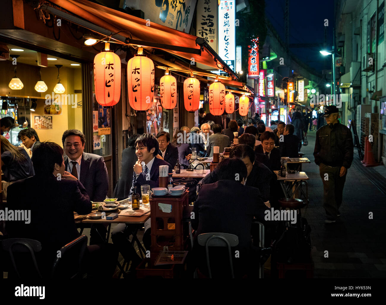 Japan, Tokyo, Ueno, Izakaya, salarymen having drink after daywork. Stock Photo