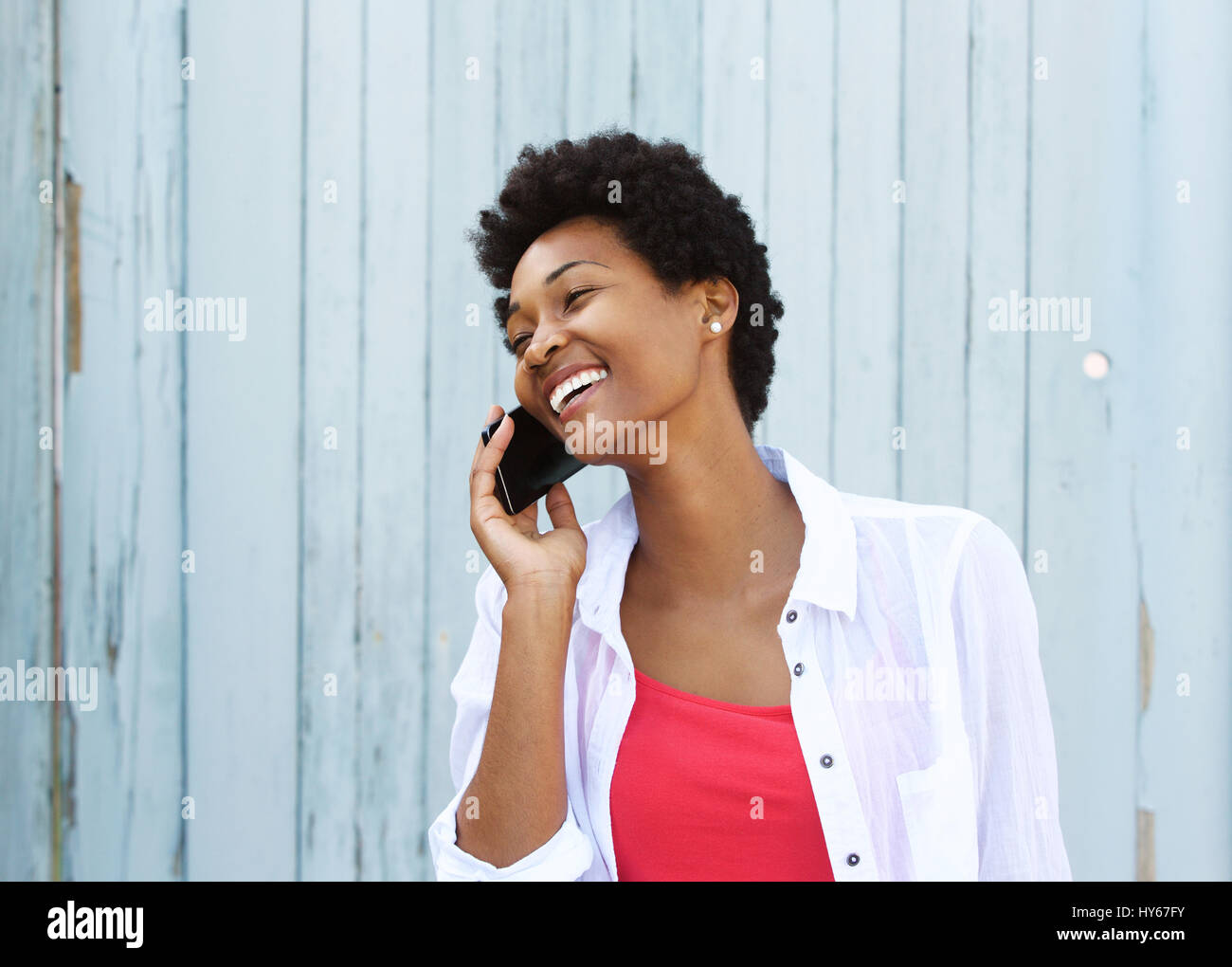 Black woman talking on cellphone hi-res stock photography and images ...