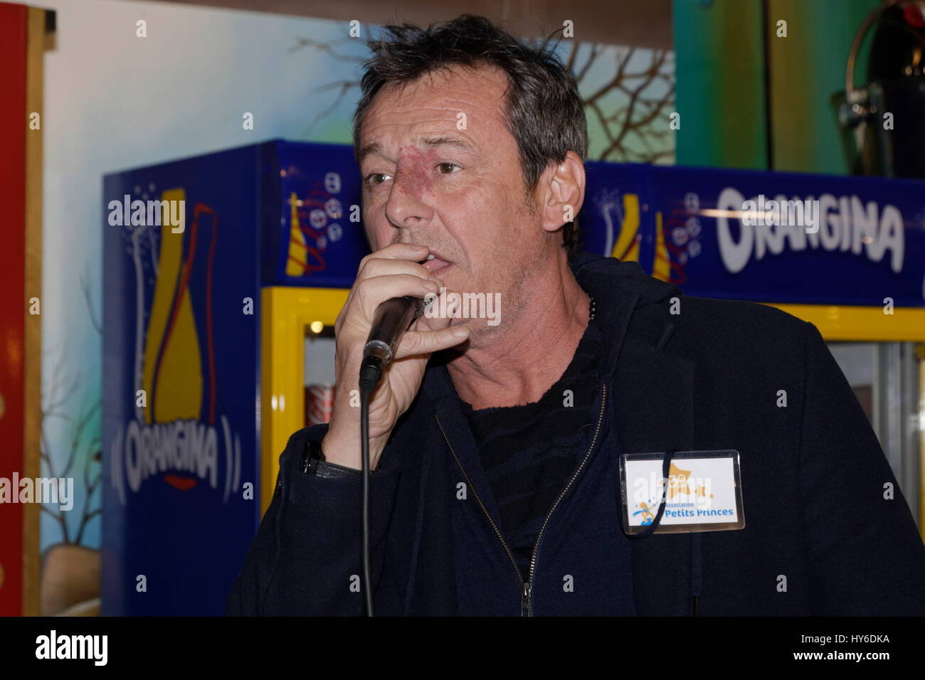 Paris,France.31th March,2017.Jean-Luc Reichmann sings at the Opening evening of the Throne Fair 2017 for the benefit of the Association Petits Princes Stock Photo
