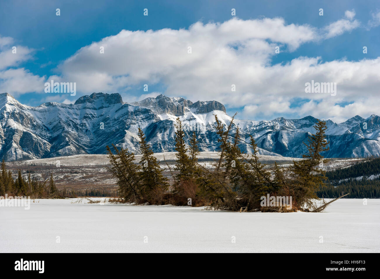 Frozen lake snow capped mountains hi-res stock photography and images ...
