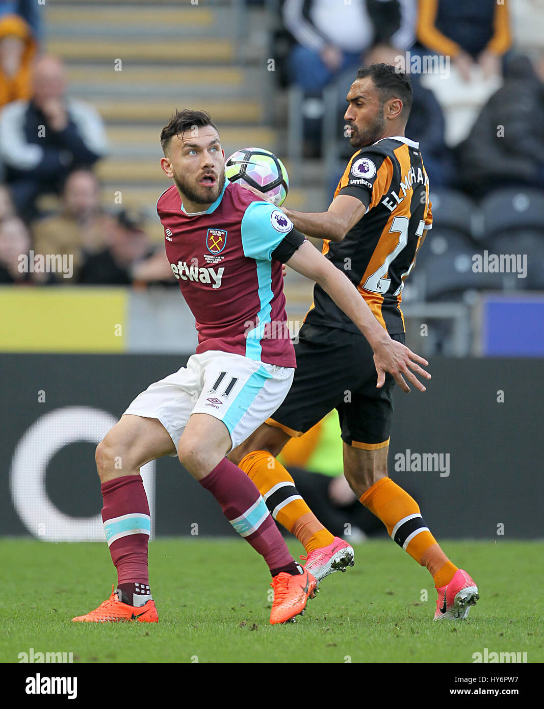 West Ham United's Robert Snodgrass (left) and Hull City's Ahmed Elmohamady battle for the ball during the Premier League match at KCOM Stadium, Hull. Stock Photo