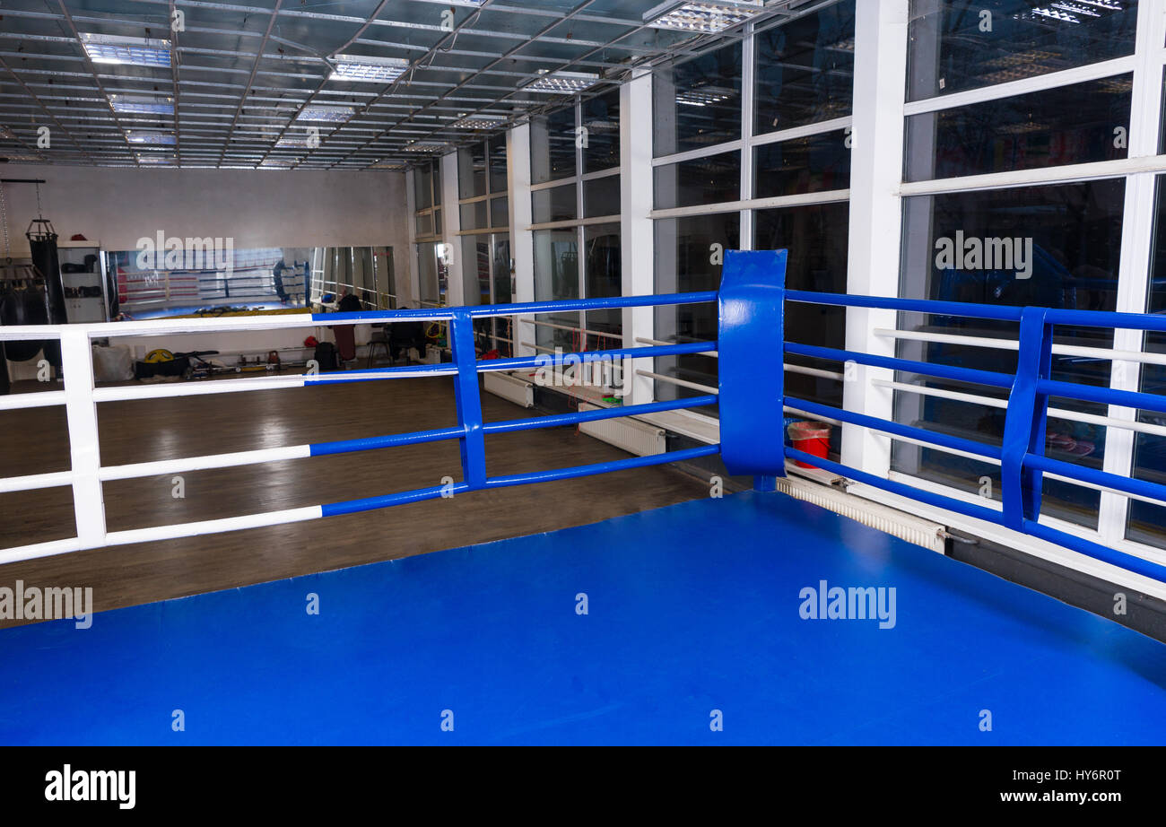 Boxing ring surrounded ropes spotlit hires stock photography and
