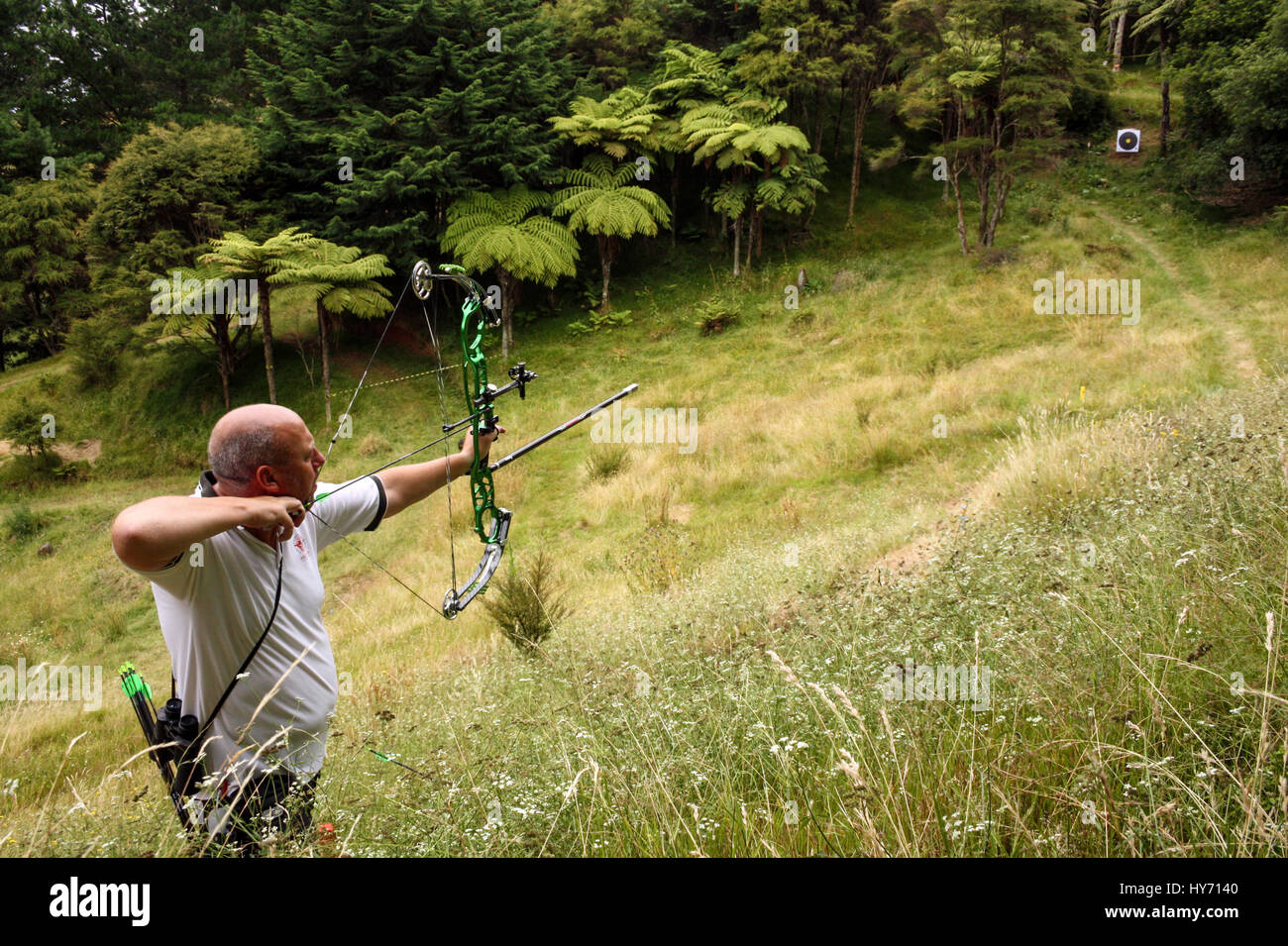 Compound bow hires stock photography and images Alamy