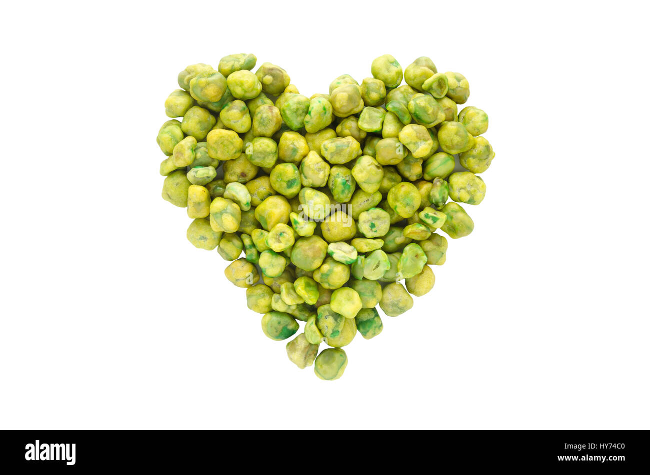 сердце с зеленым горошком. зеленый горошек в тарелке. салат с куриными сердечками и горошком. зелёный горошек консервированный в тарелке. украшение из горошка на салат.