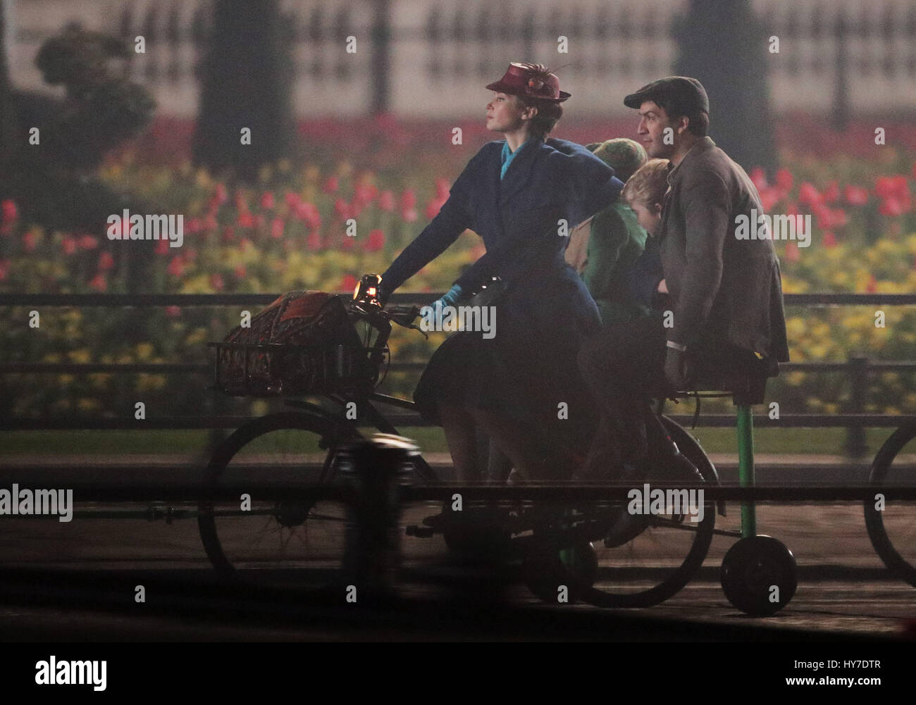 PABest Emily Blunt and Lin-Manuel Miranda take part in filming of a scene from the movie sequel Mary Poppins Returns in front of Buckingham Palace, central London. Stock Photo