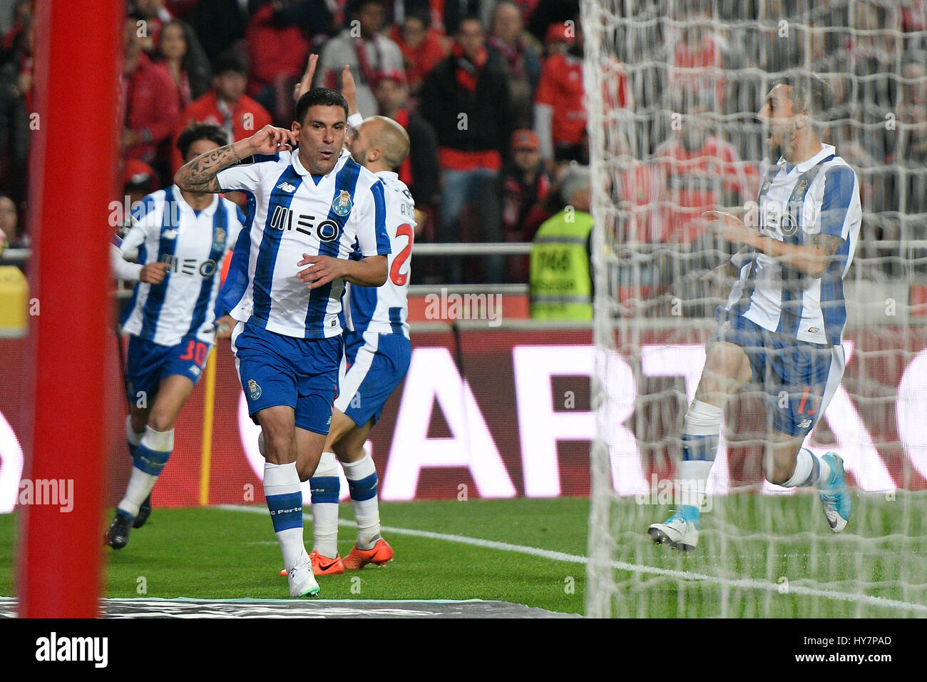 Portugal, Lisbon, April 1, 2017 -  FOOTBALL: PORTUGAL x FC PORTO - Maxi Pereira #2 PortoÕs defender from Uruguay celebrates his goal during Portuguese First League football match between SL Benfica and FC Porto in Luz Stadium on April 1, 2017 in Lisbon, Portugal. Photo: Bruno de Carvalho / Alamy Stock Photo
