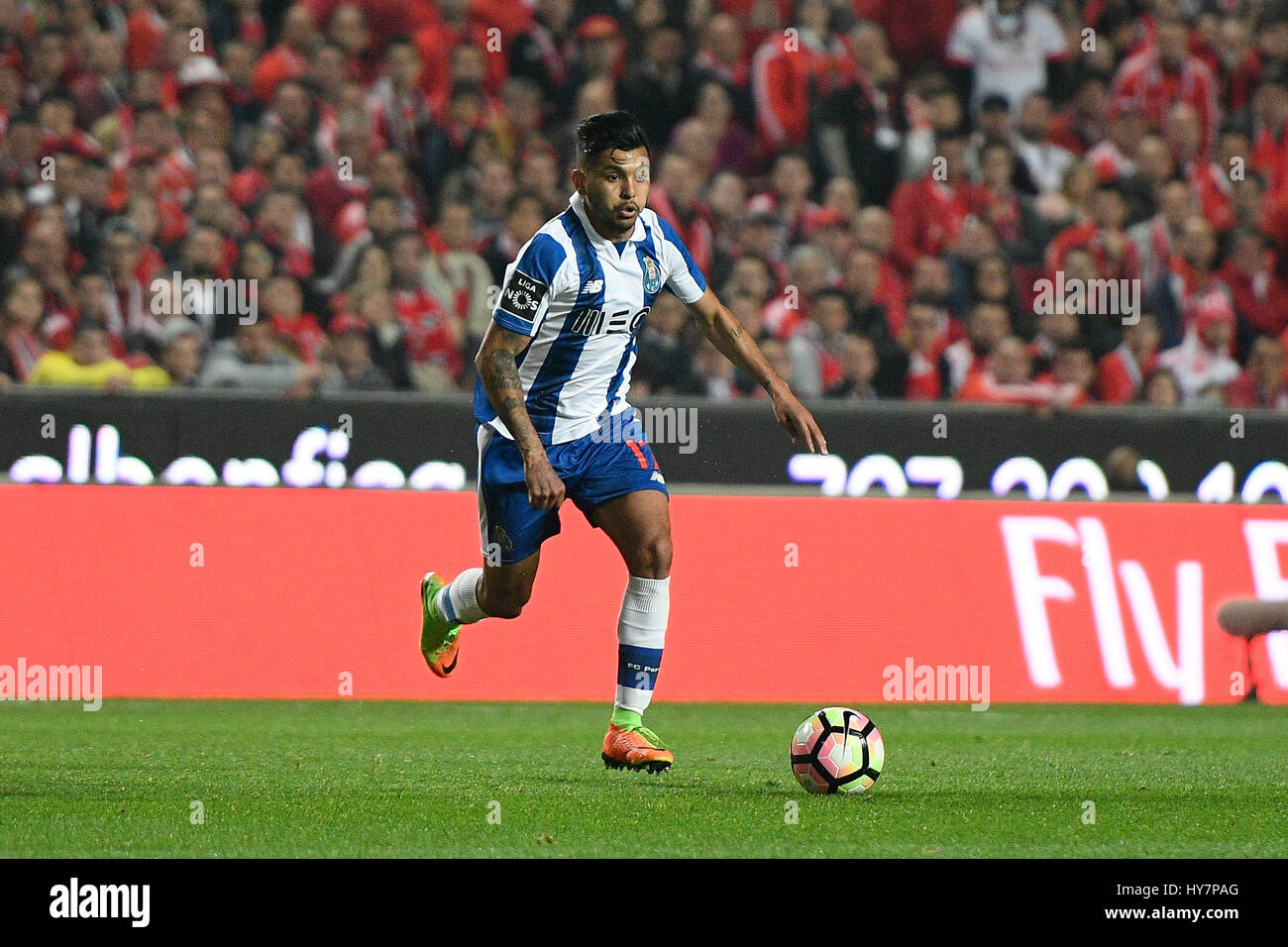 Portugal, Lisbon, April 1, 2017 -  FOOTBALL: PORTUGAL x FC PORTO - Jesus Manuel Corona #17 PortoÕs forward from Mexico in action during Portuguese First League football match between SL Benfica and FC Porto in Luz Stadium on April 1, 2017 in Lisbon, Portugal. Photo: Bruno de Carvalho / Alamy Stock Photo