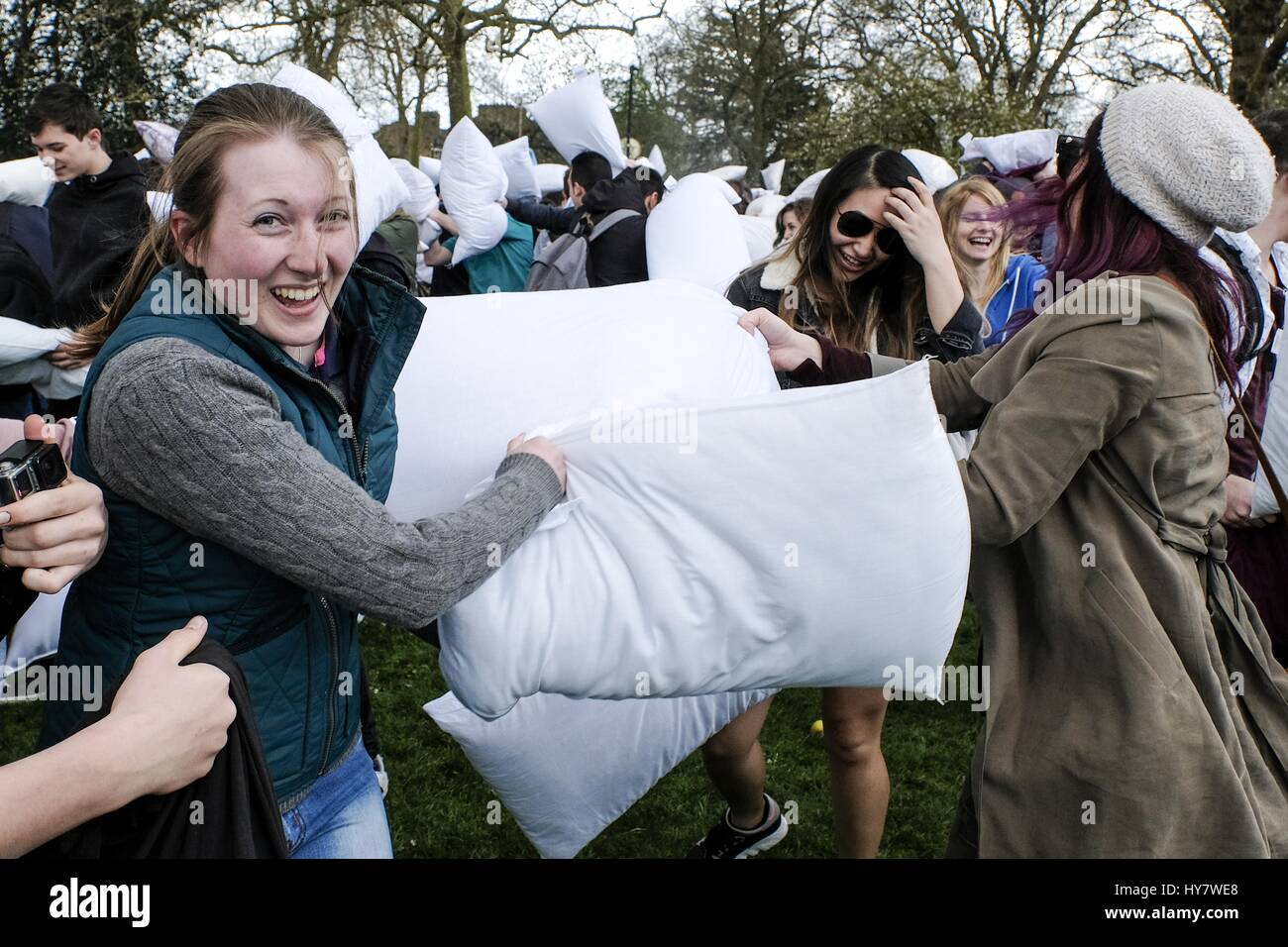London, UK. 01st Apr, 2017. Crowds take part International Pillow fight Day  at Kennington Park on 01/04/2017. Pictured: Hundreds of people took part in a mass pillow fight in the park. Credit: Julie Edwards/Alamy Live News Stock Photo