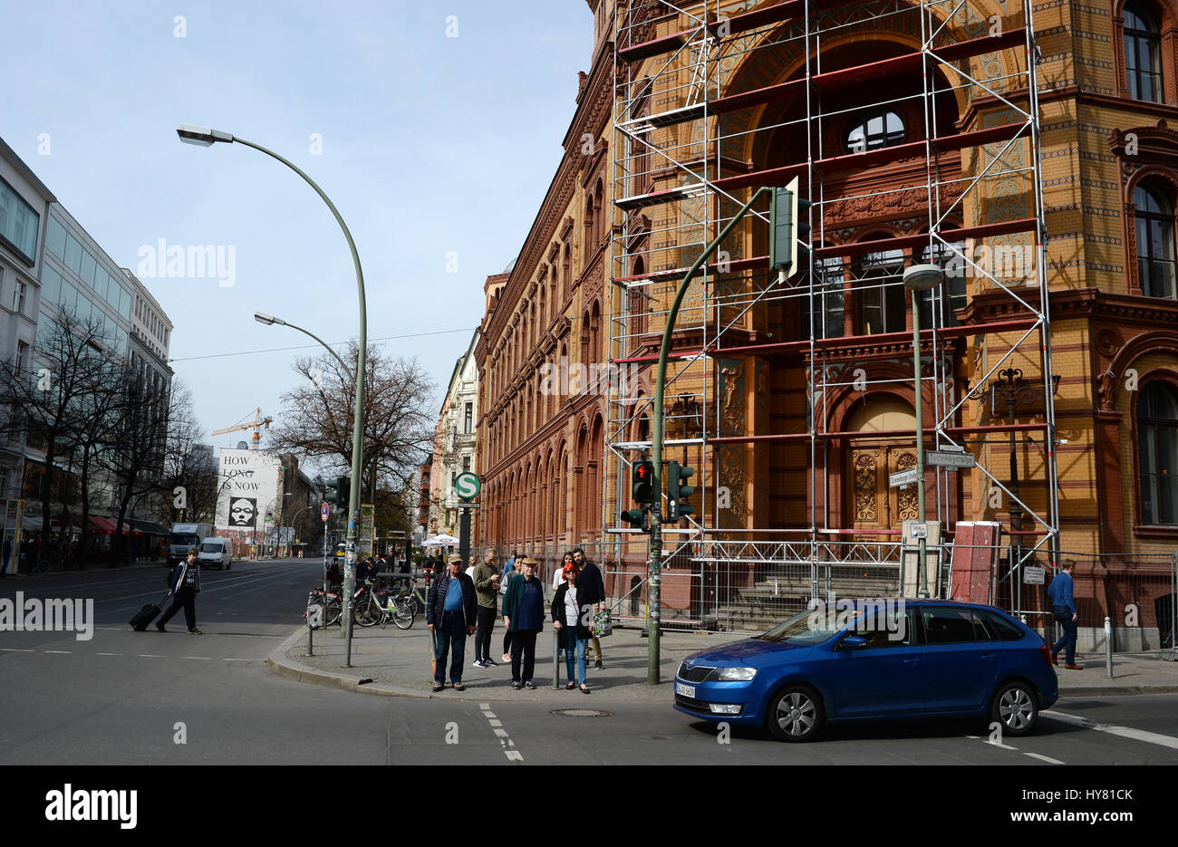 Berlin, Germany. 31st Mar, 2017. View of the Oranienburger Strasse including the Postfuhramt in Berlin, Germany, 31 March 2017. The building is currently reconstructed as the company representative office of the medical technology manufacturer Biotronik. Photo: Jens Kalaene/dpa-Zentralbild/ZB/dpa/Alamy Live News Stock Photo