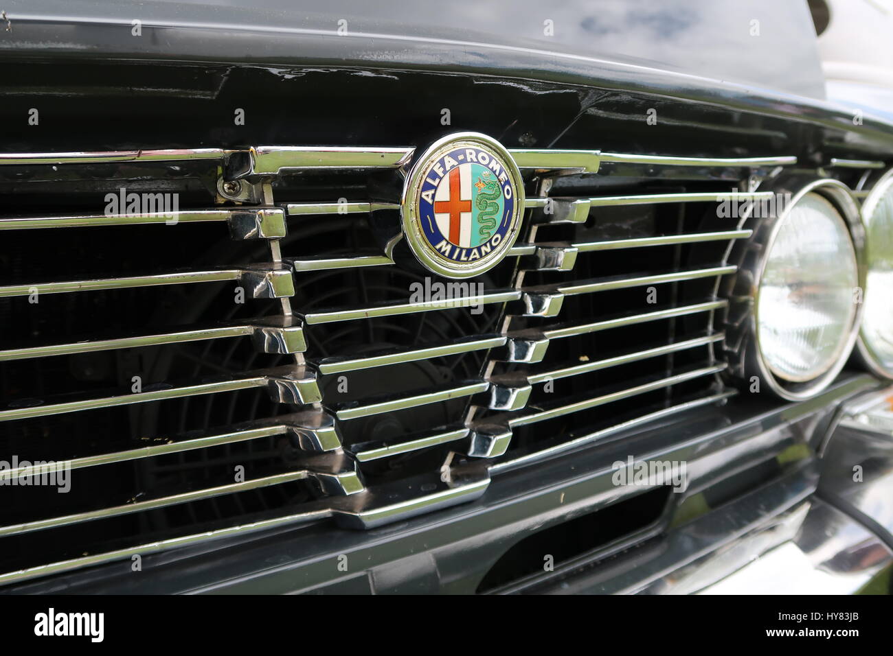 Alfa romeo grill and badge hi-res stock photography and images - Alamy