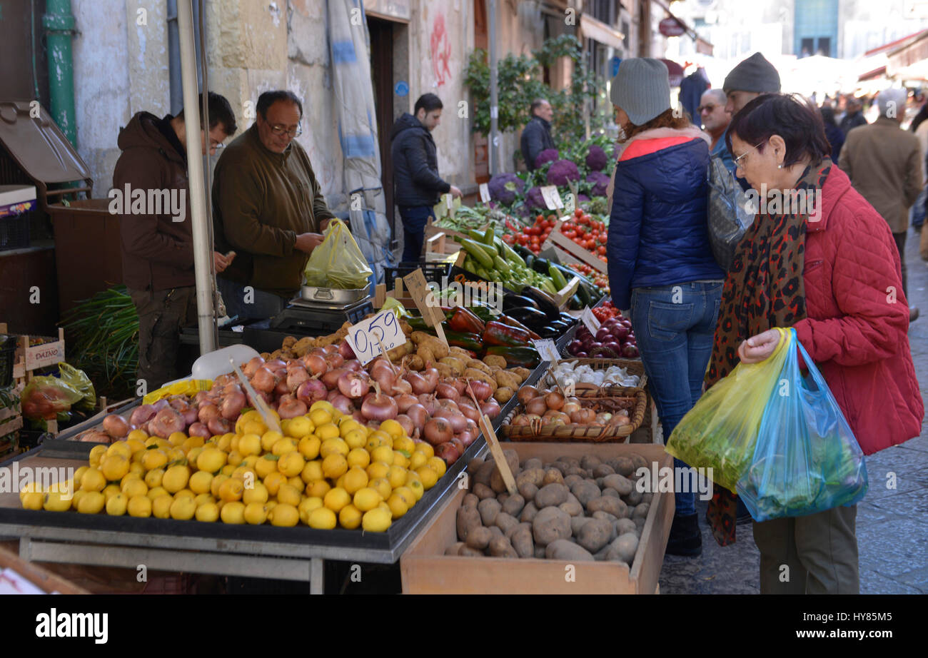 Fruits, vegetables, weekly market, Piazza Carlo Alberto di Savoia, Catania, Sicily, Italy, Fruechte, Gemuese, Wochenmarkt, Sizilien, Italien Stock Photo