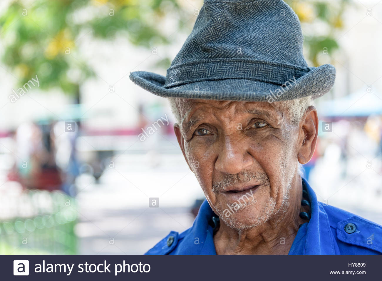 old man sun hat