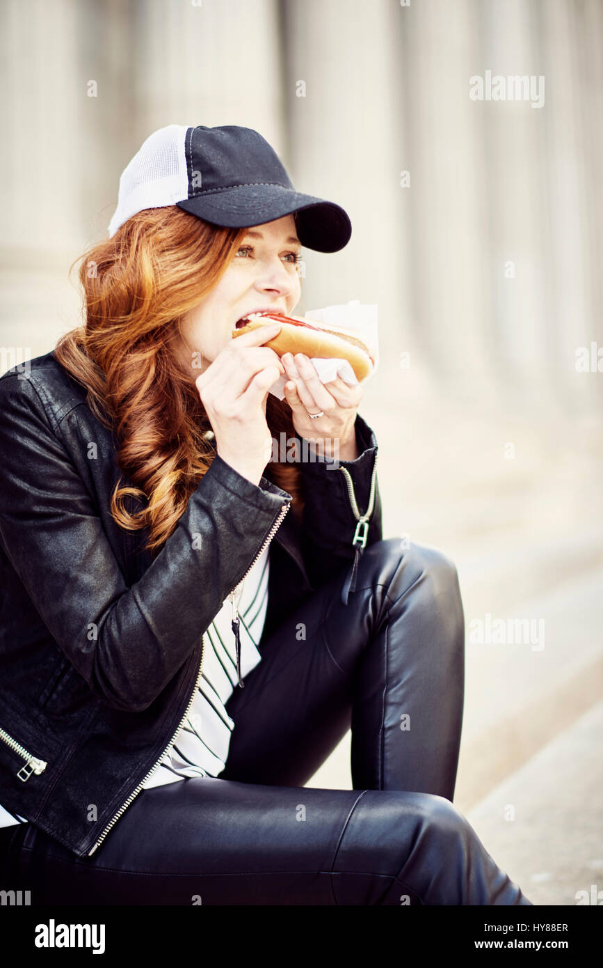 Young Women In Baseball Cap Eating A Hot Dog On The Steps Of The New York Post Office Stock Photo Alamy