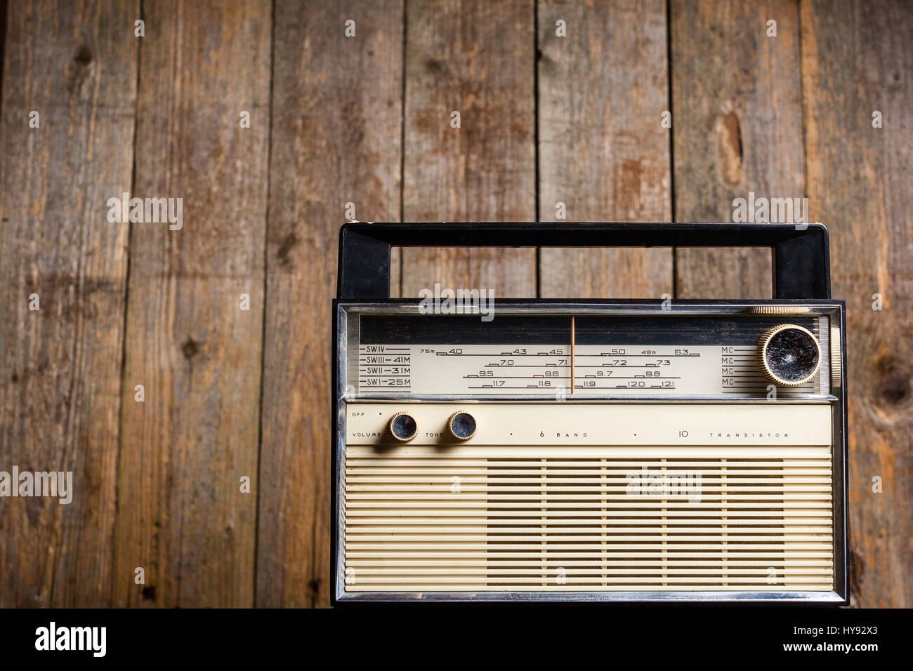 Old vintage radio on a wooden background Stock Photo - Alamy