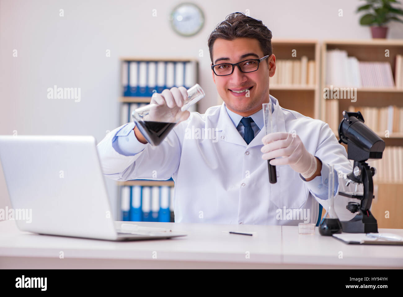 Laboratory assistan hi-res stock photography and images - Alamy