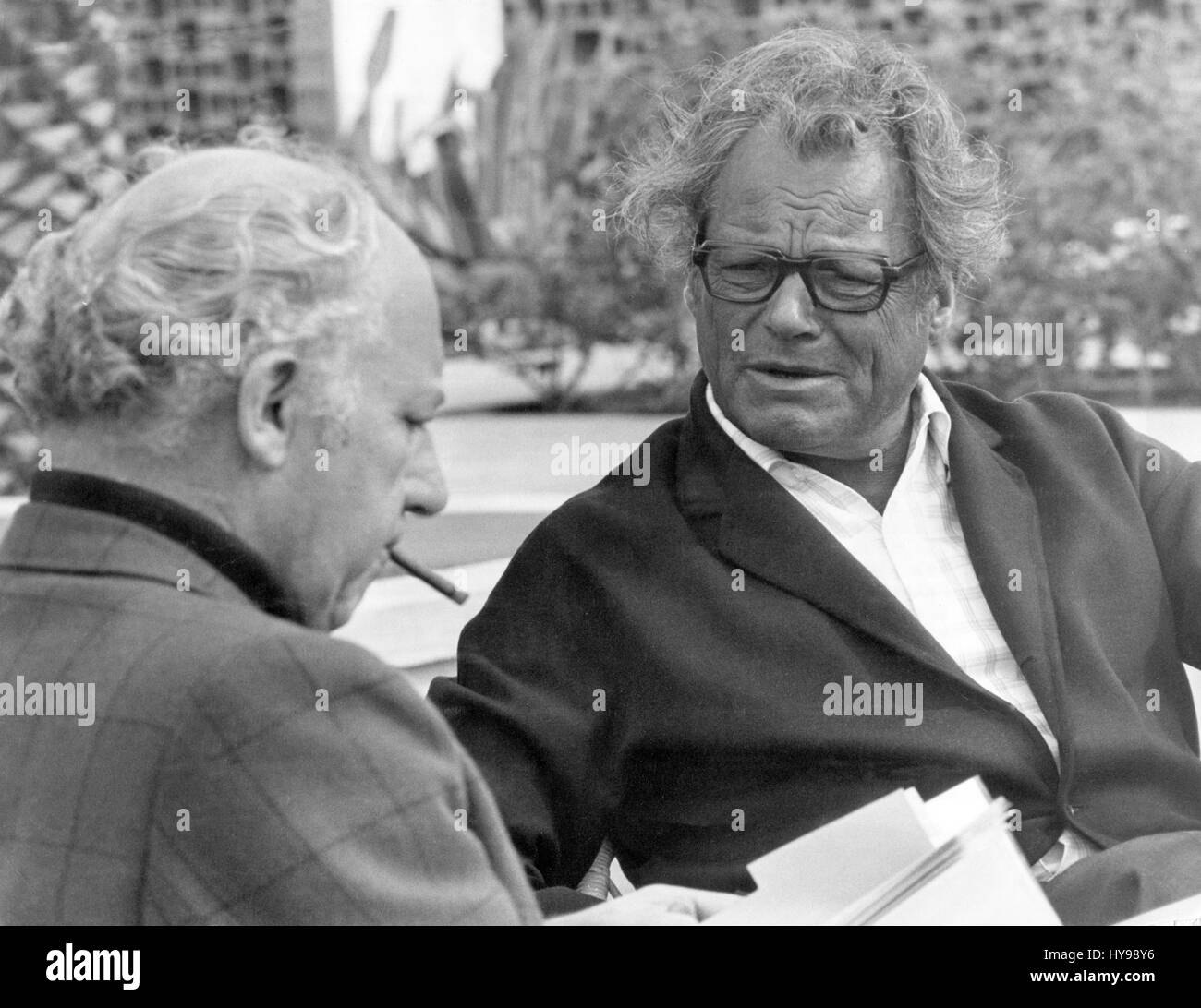 German Federal Chancellor Willy Brandt (R, SPD) and Federal Foreign Minister Walter Scheel (L, FDP) discussing political issues on 10.01.1973 in the garden of their hotel in Jandia Playa on Fuerteventura during their holiday. | usage worldwide Stock Photo