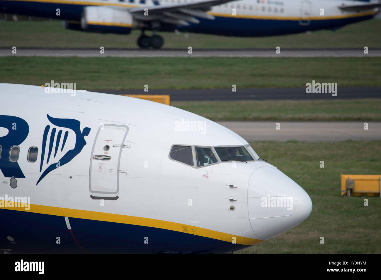 London Stansted airport; Ryanair,Boeing 737 8AS, nose Stock Photo Alamy