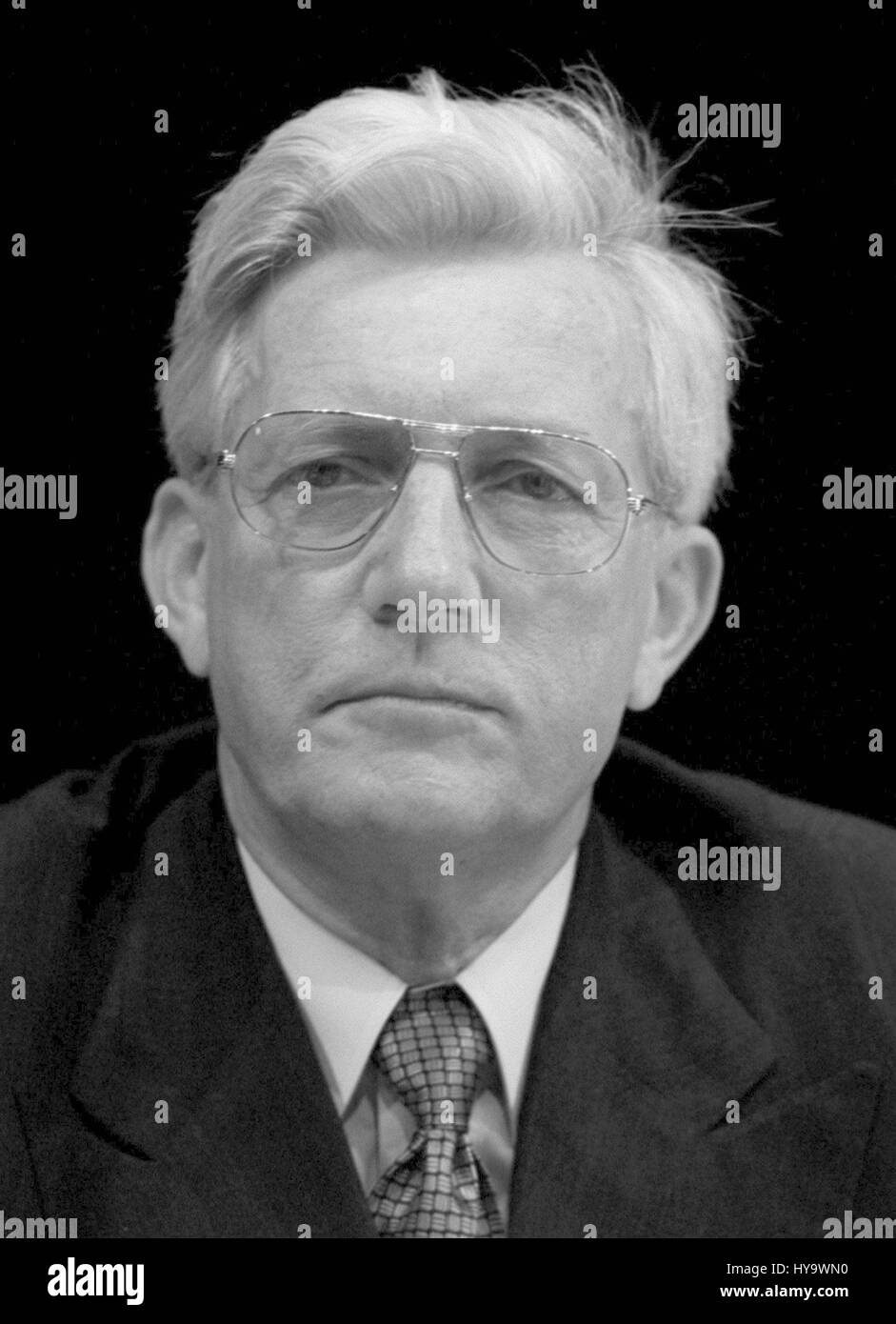 FILE - Former Ruhrgas chairman and Volkswagen supervisory board chairman Klaus Liesen, photographed in June 1994. Liesen died on 30 March 2017, having aged 85 years. Photo: Holger Hollemann/dpa Stock Photo
