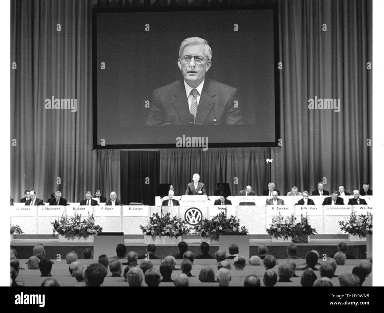 Hamburg, Germany. 01st Mar, 2017. FILE - Former Volkswagen supervisory board chairman Klaus Liesen speaks at a Volkswagen general assembly in Hamburg (non-dated photo). Liesen died on 30 March 2017 with 85 years. Photo: Stefan Hesse/dpa/Alamy Live News Stock Photo