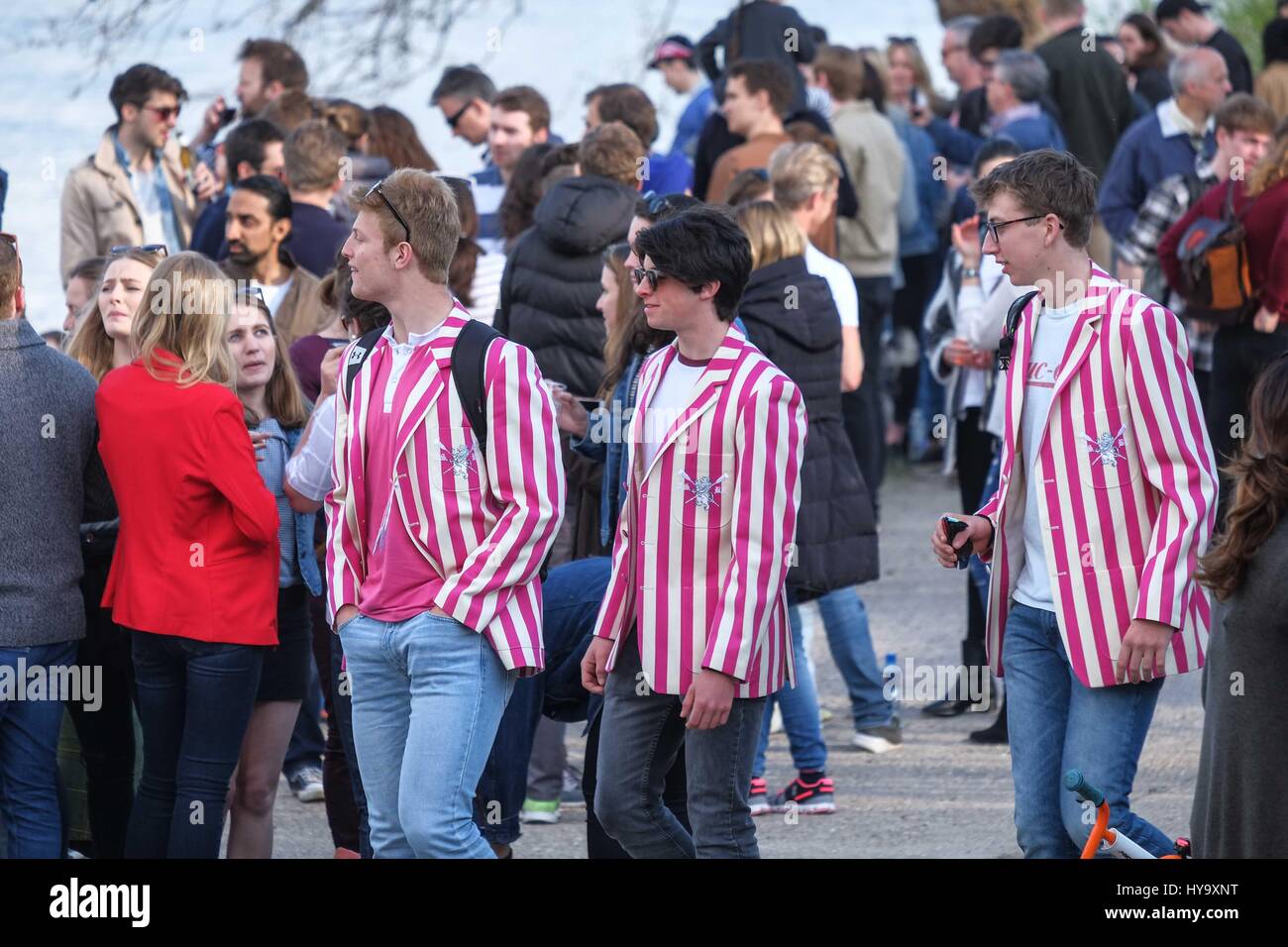 London, UK. 2nd Apr, 2017. Spectators gather along the race route.  Credit: claire doherty/Alamy Live News Stock Photo