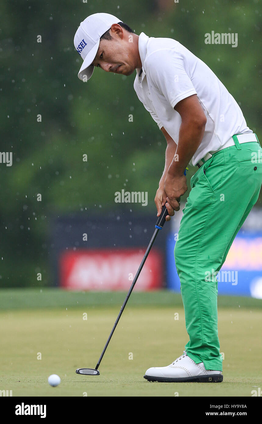 Humble, Texas, USA. 2nd Apr, 2017. Sung Kang hits a putt during the