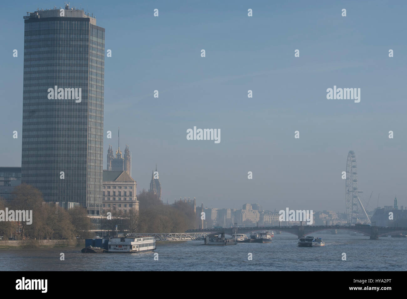 London, UK. 3rd Apr, 2017. UK Weather. Fog/smog hangs over the River Thames and London. Credit: Guy Bell/Alamy Live News Stock Photo