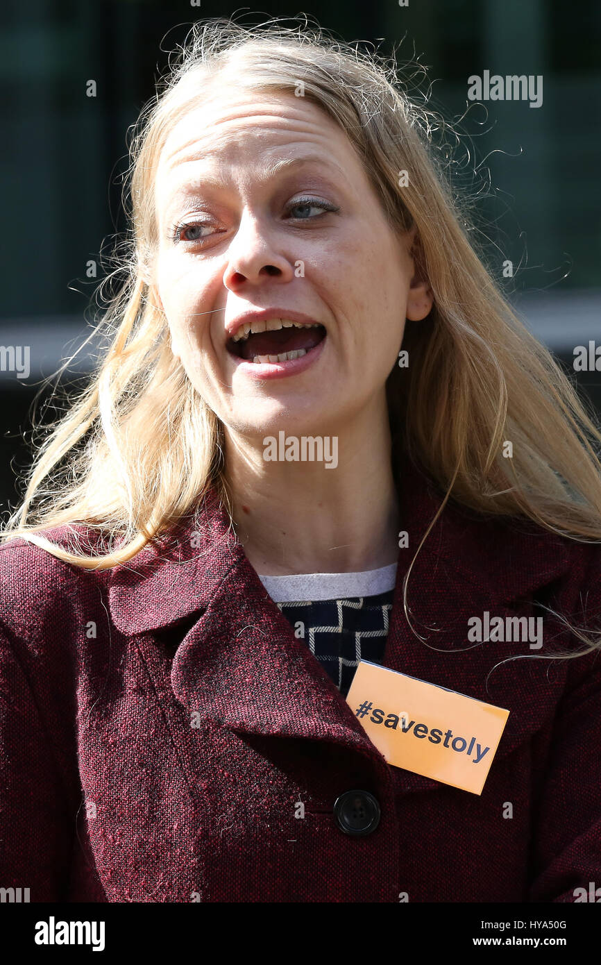 Home Office. London, UK. 3rd Apr, 2017. Sian Berry, London's Assembly Member outside Home Office. Stojan Jankovic, better know as 'Stoly' from Kentish Town was taken to a detention centre on 30 March 2017 and is due to be deported from the UK as early as 4 April 2017. Credit: Dinendra Haria/Alamy Live News Stock Photo