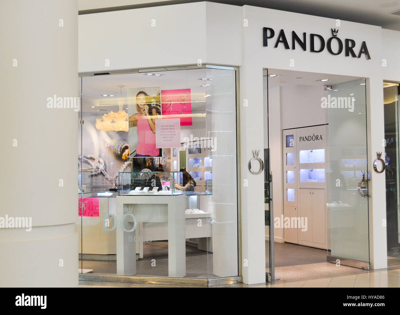 jewelry store like pandora