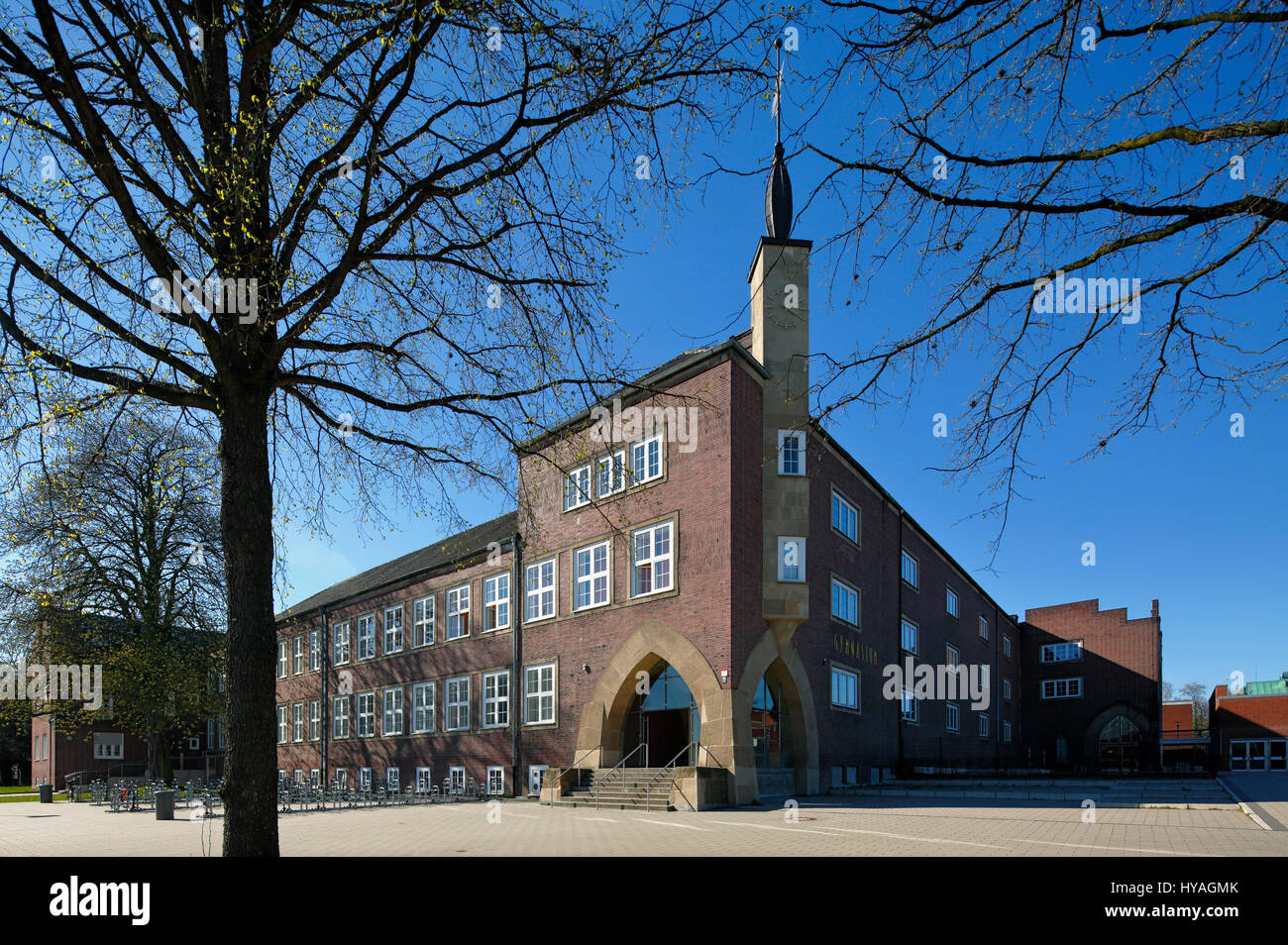 Fruehlingsstimmung, Staedtisches Gymnasium und Musikschule in Herten, Ruhrgebiet, Nordrhein-Westfalen Stock Photo