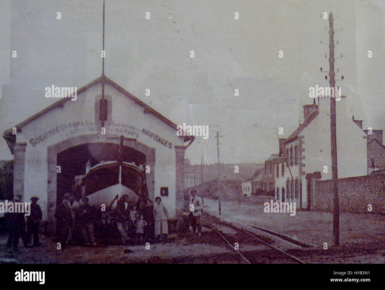 159 Aber Wrac'h Le canot de sauvetage sortant de son abri vers 1910 Stock Photo