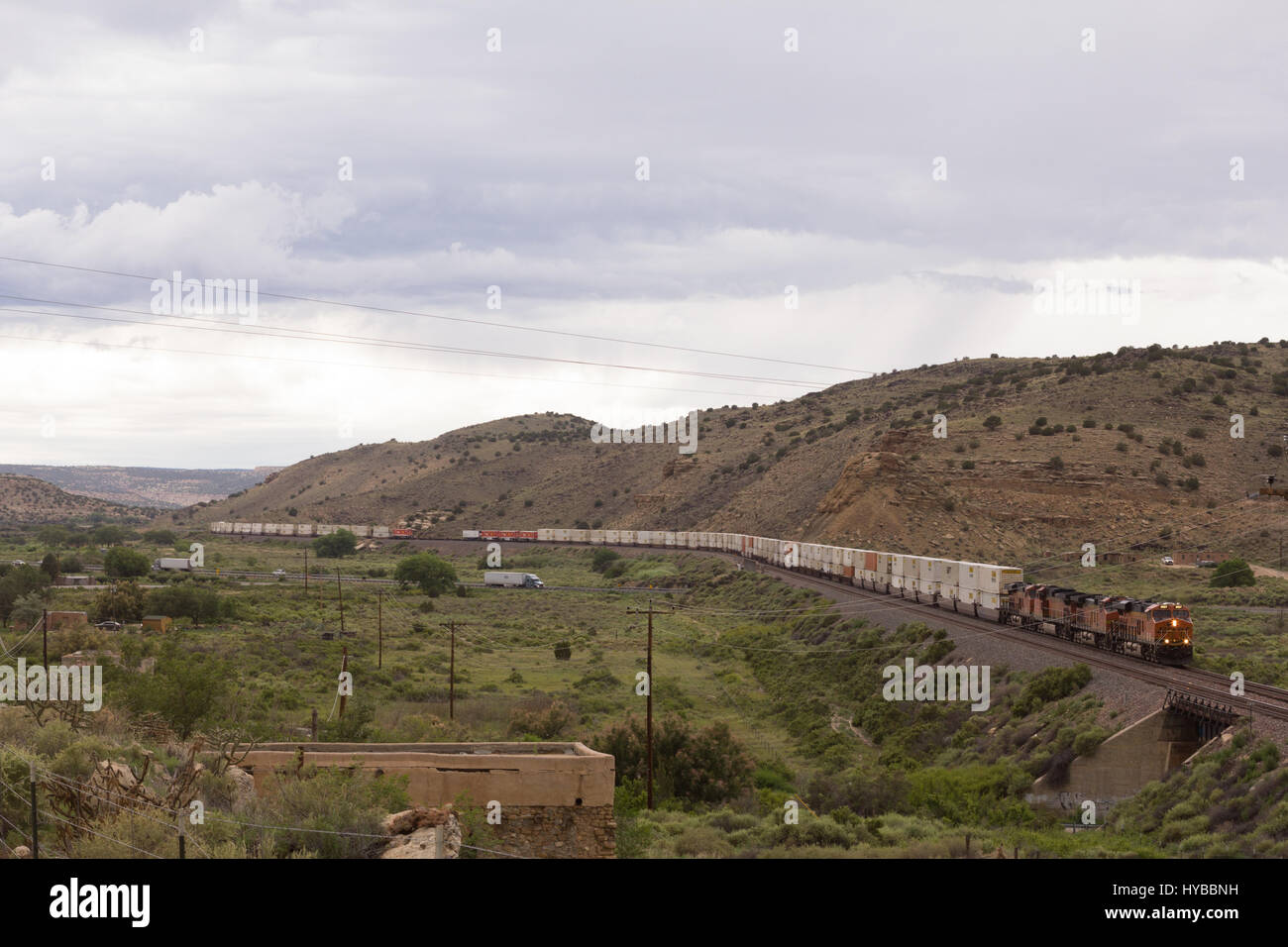 Long train transporting fret along New Mexico, USA Stock Photo