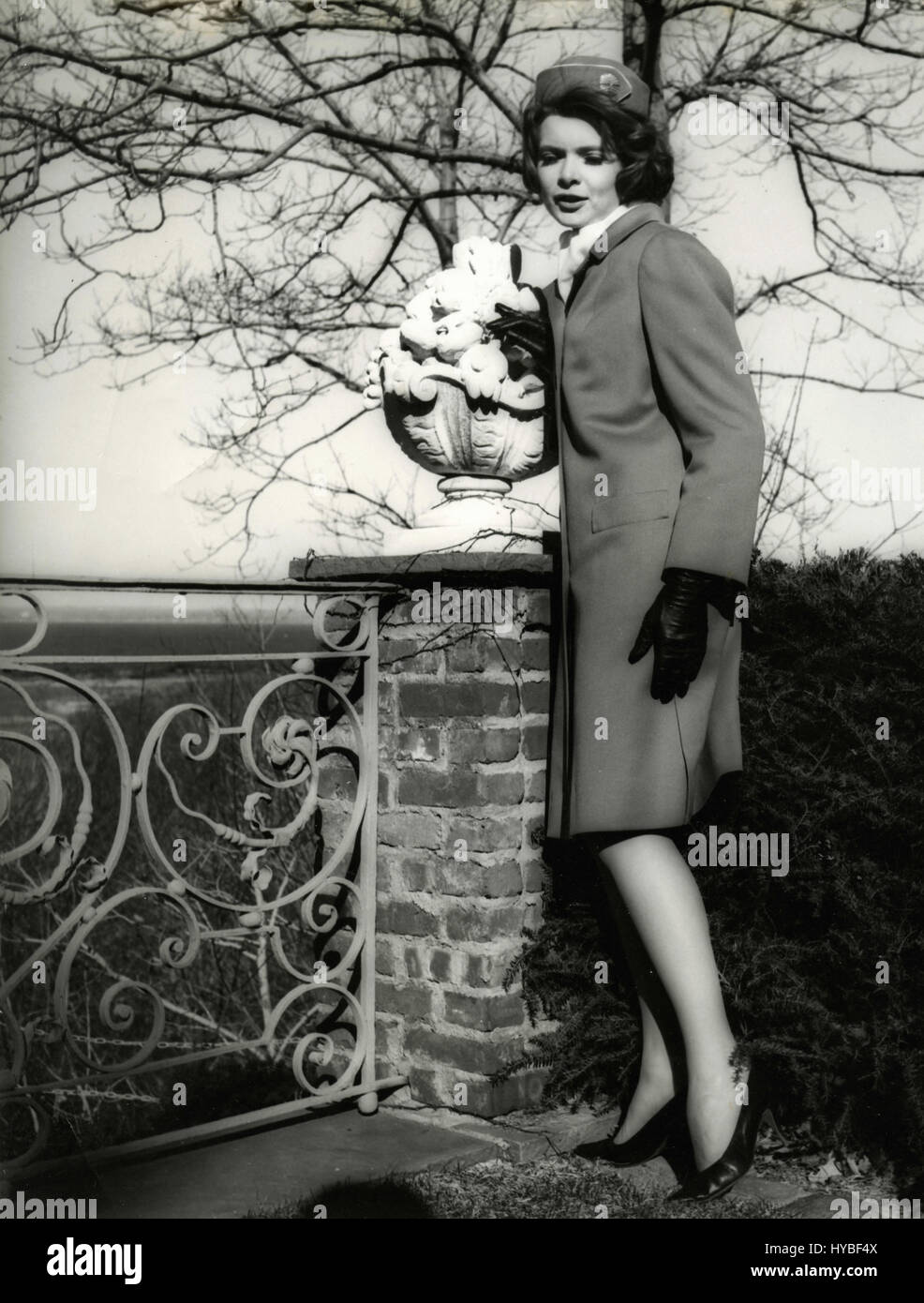 Matching dress and hat hires stock photography and images Alamy