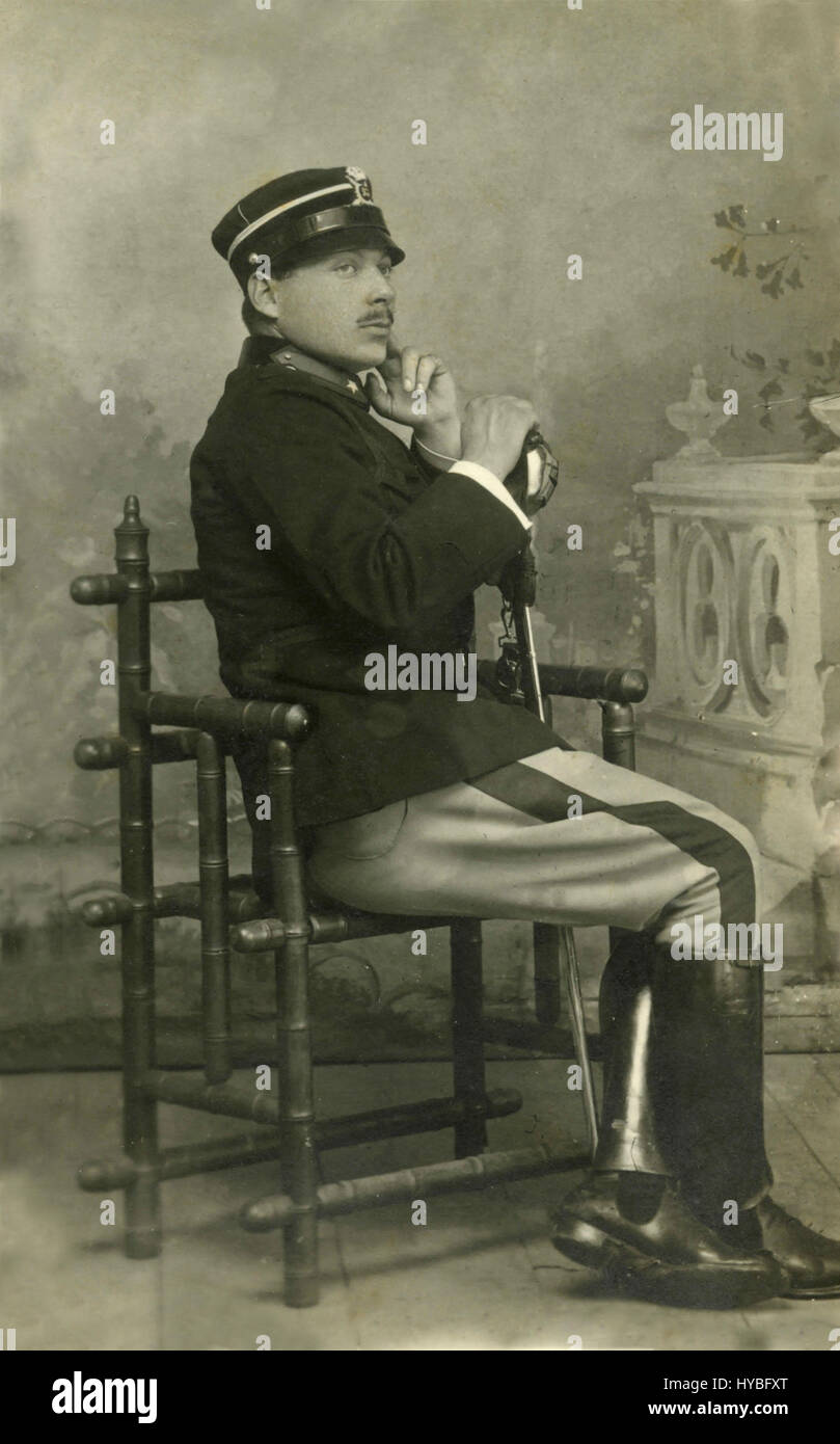 Military sitting hi-res stock photography and images - Alamy