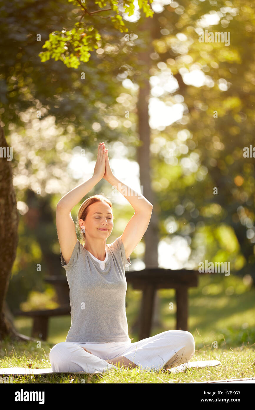 Yoga woman outdoor nature hi-res stock photography and images - Alamy