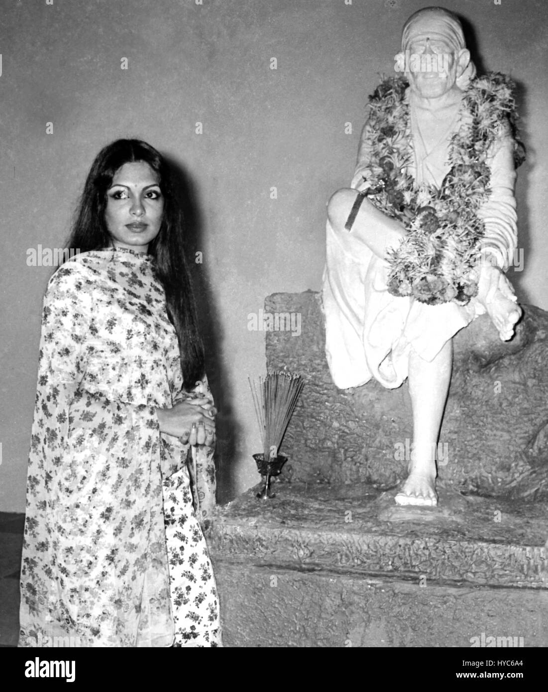 Parveen Babi, Indian film actress, praying to Shirdi Sai Baba, old vintage 1900s bollywood hindi movie cinema actress, India, Asia Stock Photo