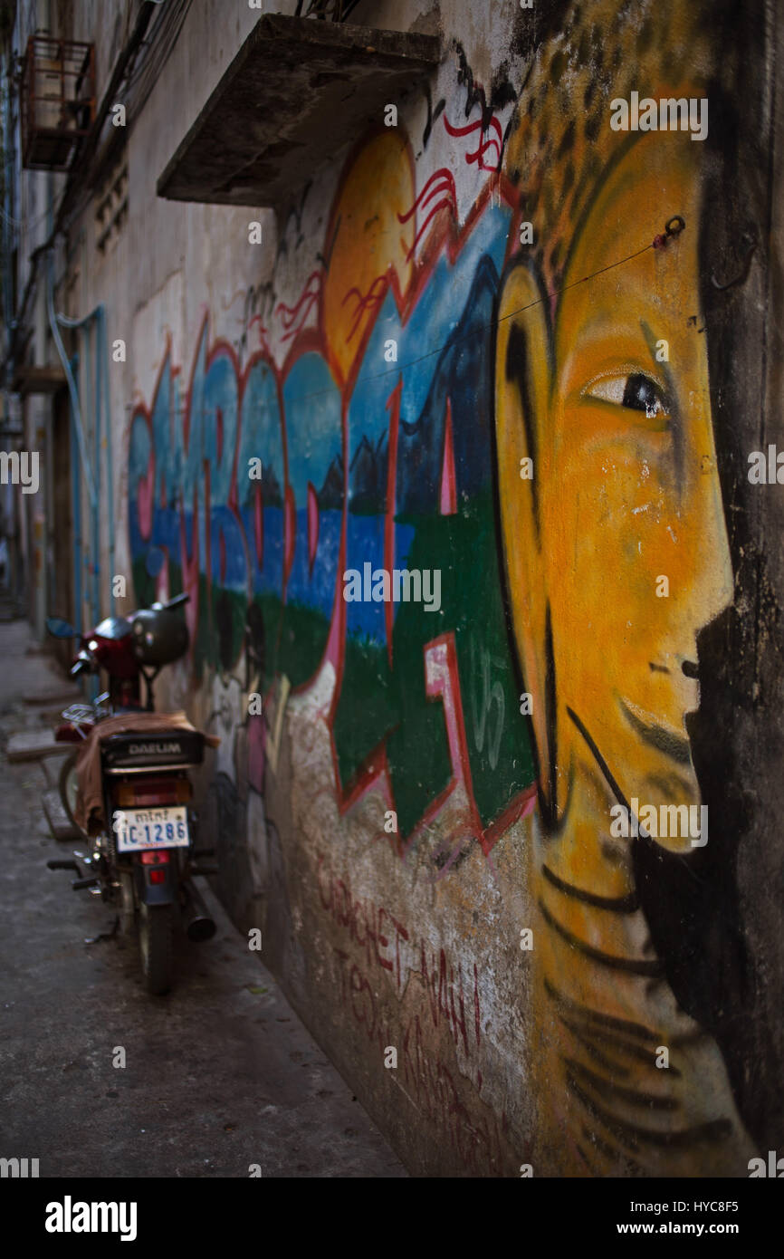 ste 199415 murals and scooter phnom penh cambodia Stock Photo Alamy