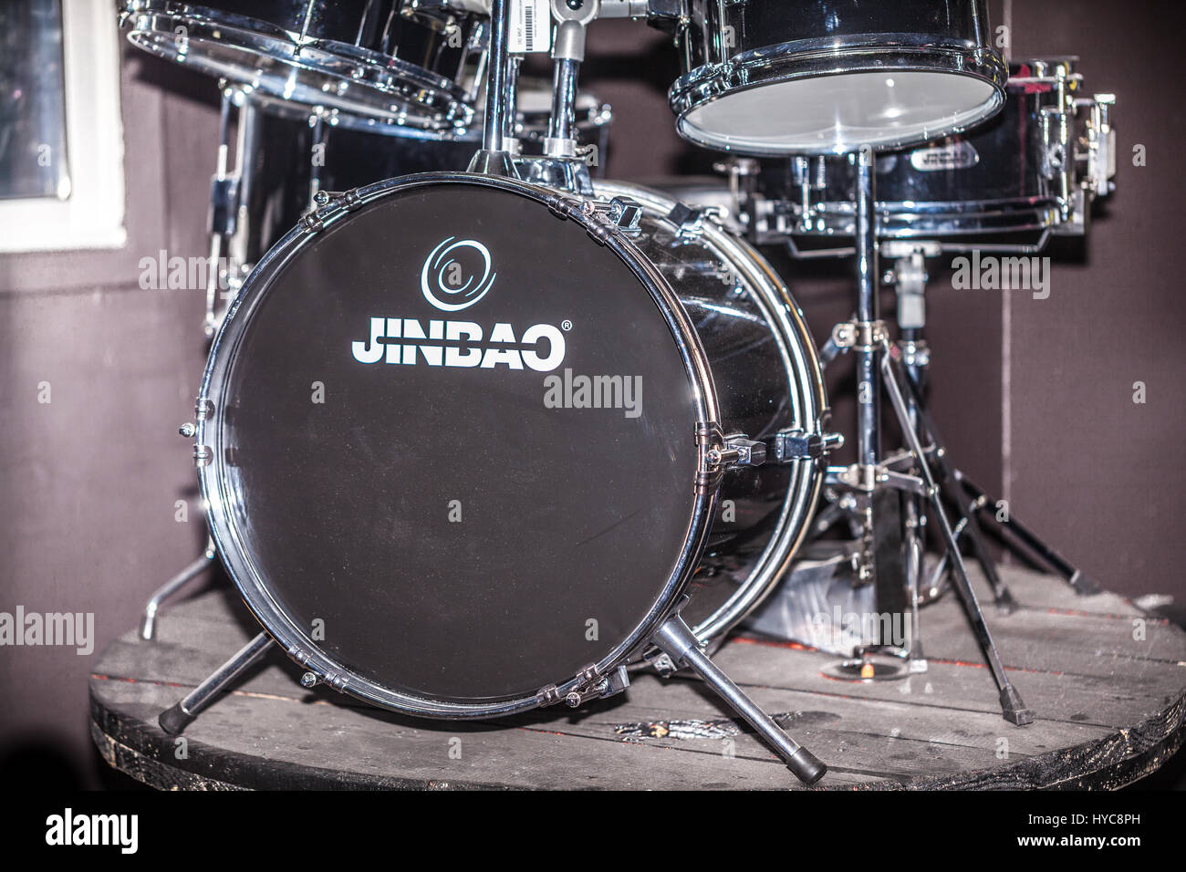 Drum kit from above hires stock photography and images Alamy