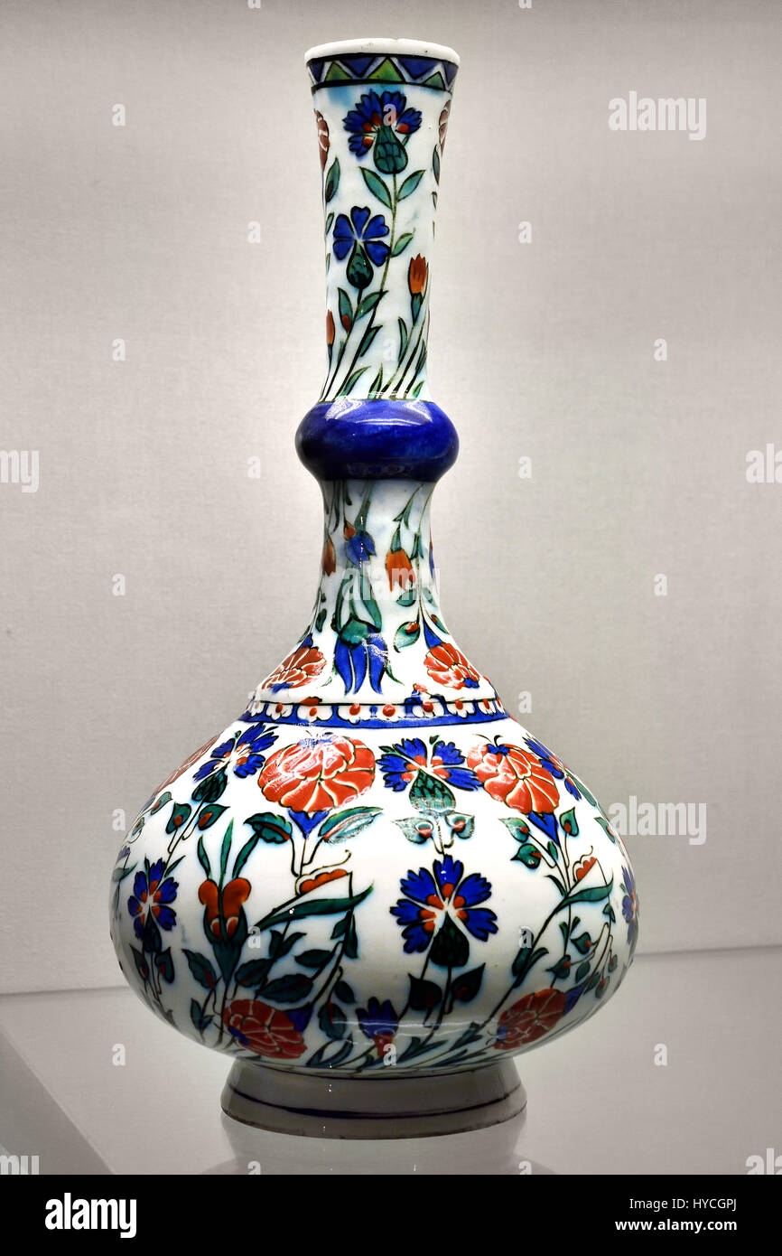 Iznik pottery hi-res stock photography and images - Alamy