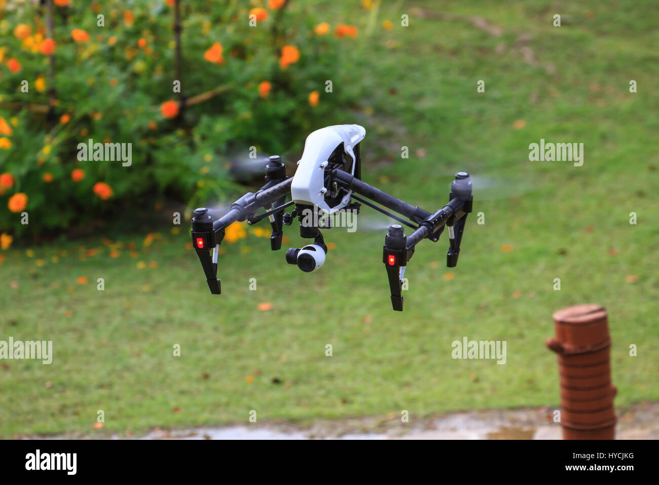 Flying with lithium battery hires stock photography and images Alamy