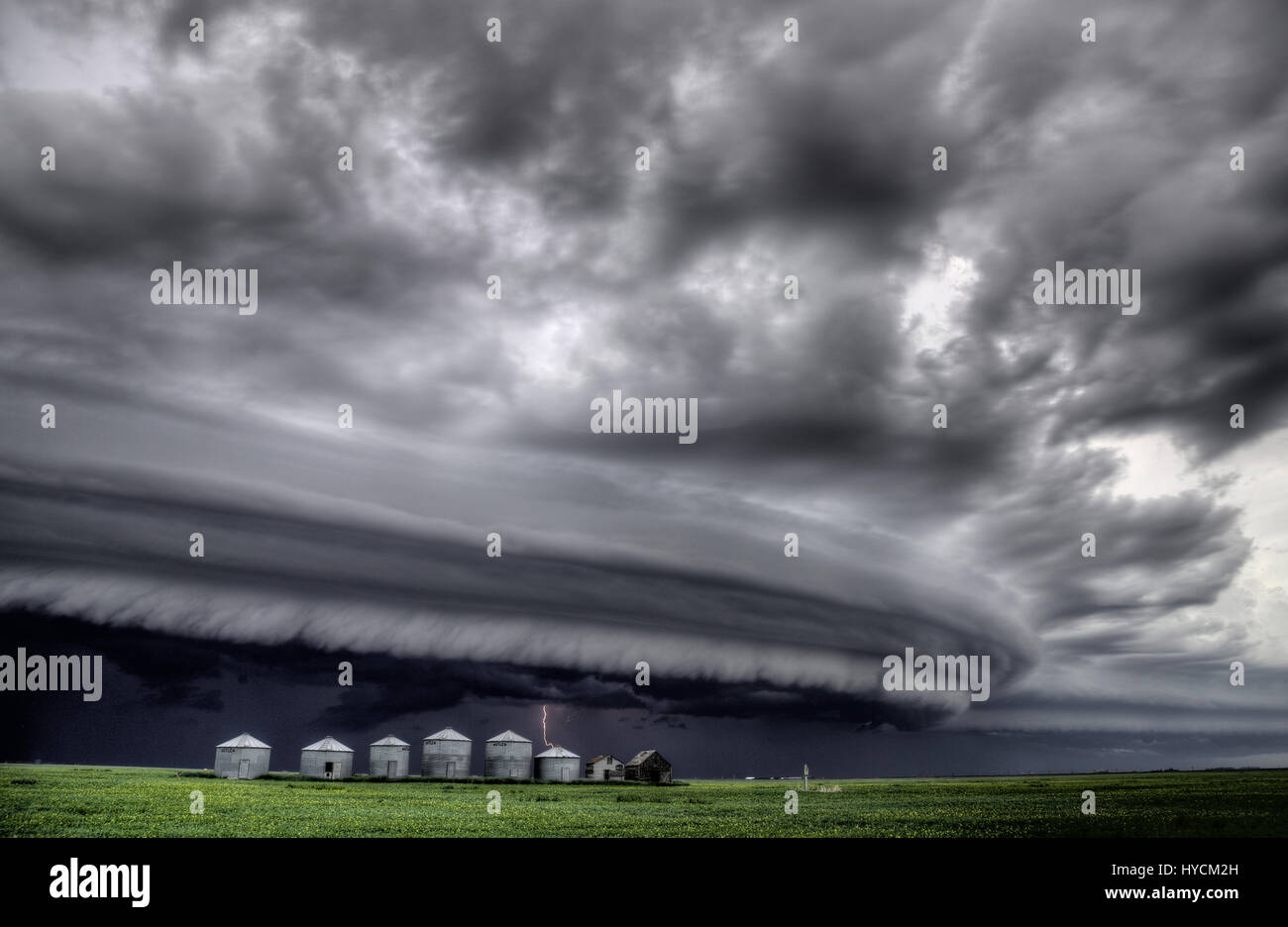 Storm Clouds Saskatchewan shelf cloud ominous warning Stock Photo