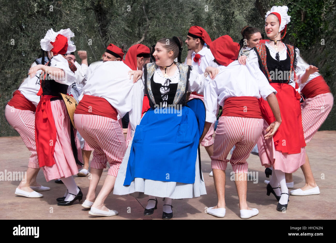 France traditional dance hi-res stock photography and images - Alamy