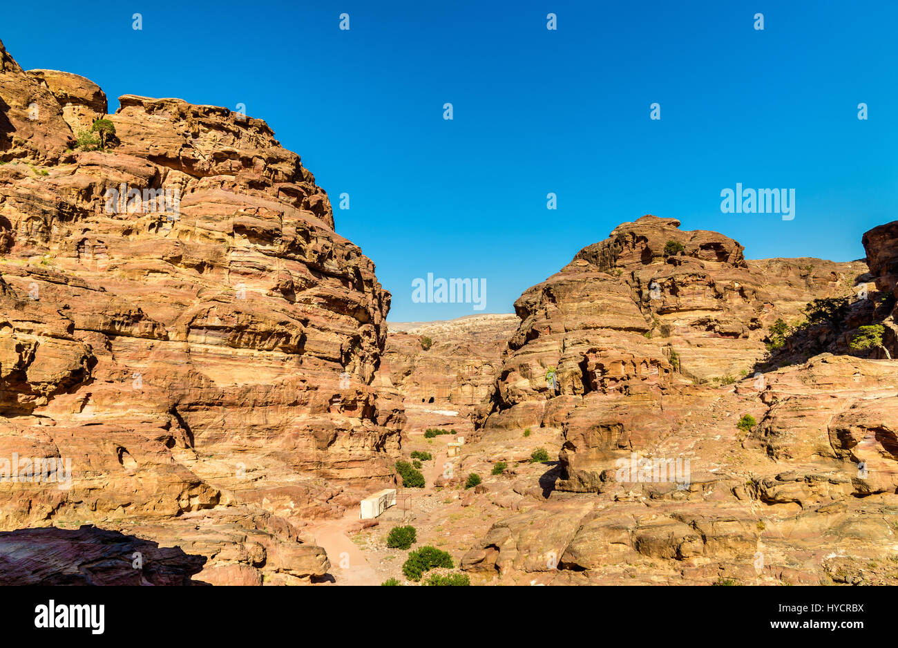 Wadi Jeihoon, the path to the Monastery El Deir at Petra Stock Photo