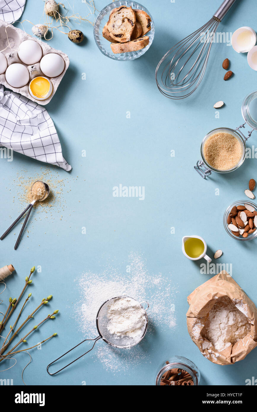 Màu xanh cùng nền bếp đem lại không gian hài hòa, yên bình và thư giãn cho căn nhà của bạn. Hãy xem hình ảnh và nhận biết sự sáng tạo độc đáo của bộ phận nền bếp này.