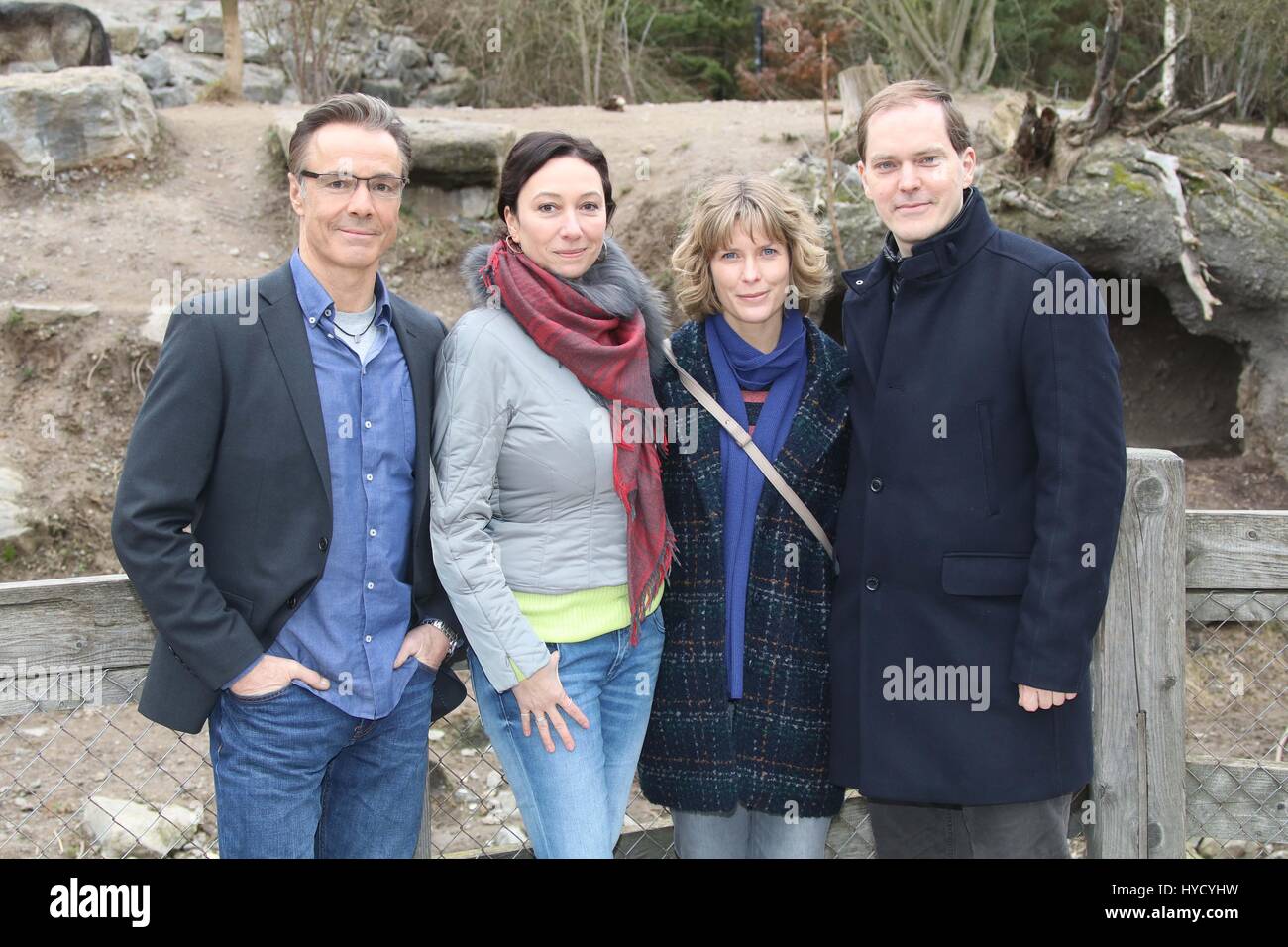 Photocall at the set of NDR Film 'Meine fremde Freundin' at Zoo Hannover.  Featuring: Hannes Jaenicke, Ursula Strauss, Valerie Niehaus, Godehard Giese  Where: Hannover, Germany When: 03 Mar 2017 Stock Photo - Alamy