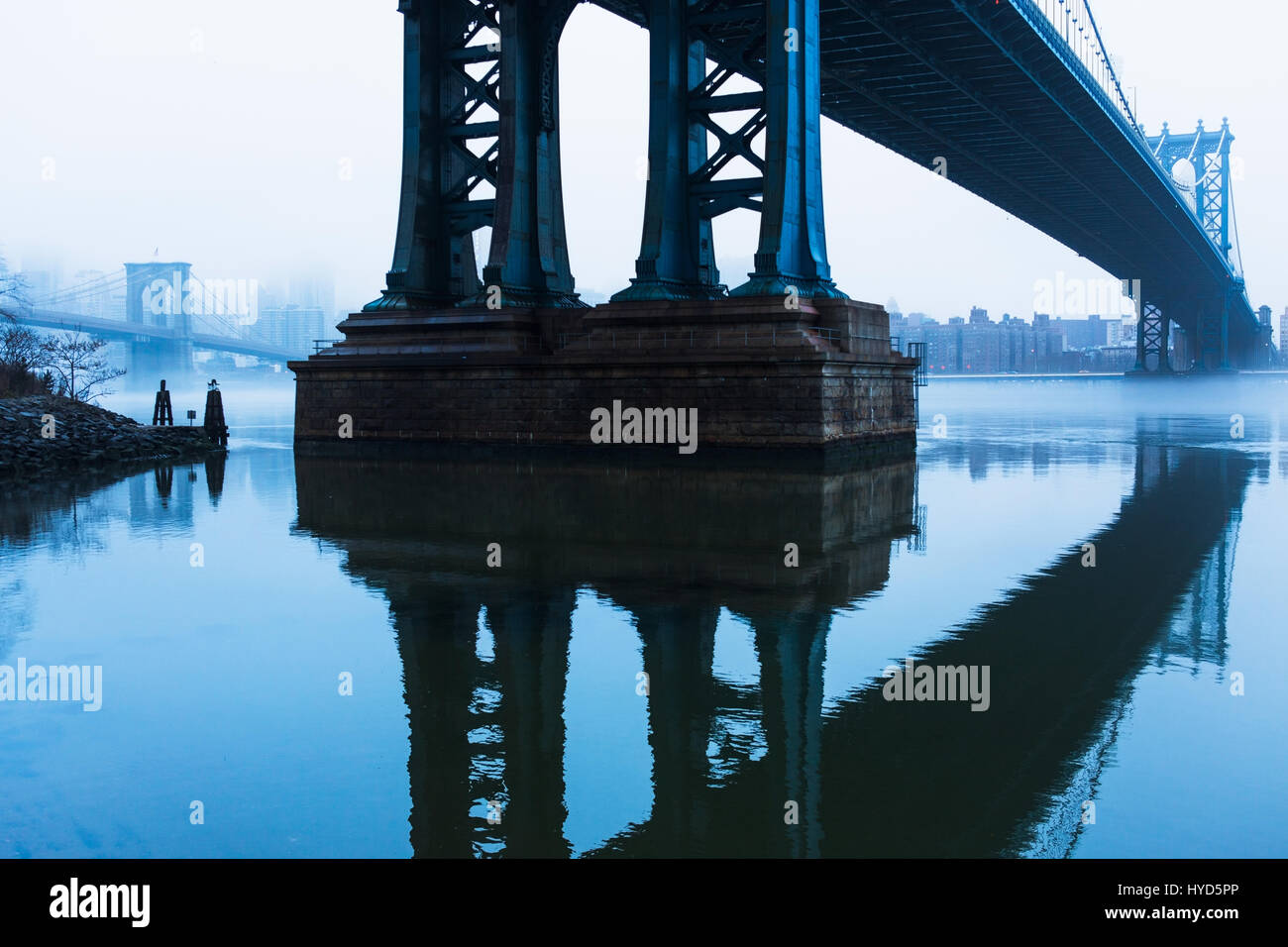 USA, New York, New York City, Manhattan, Brooklyn Bridge over East River in fog Stock Photo
