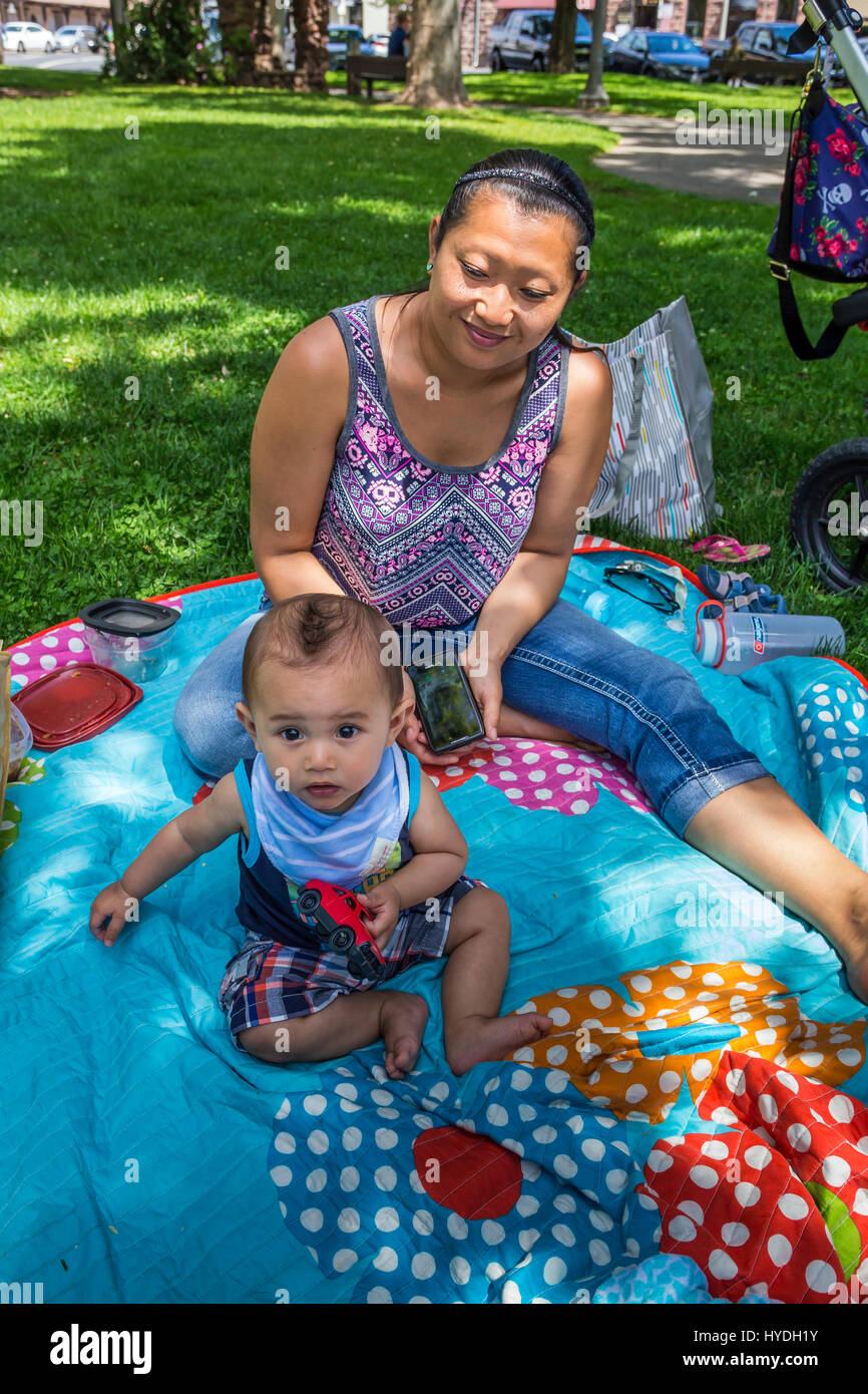 Hispanic mother and son, Hispanic, mother and son, Sonoma Plaza, city of Sonoma, Sonoma, Sonoma County, California Stock Photo