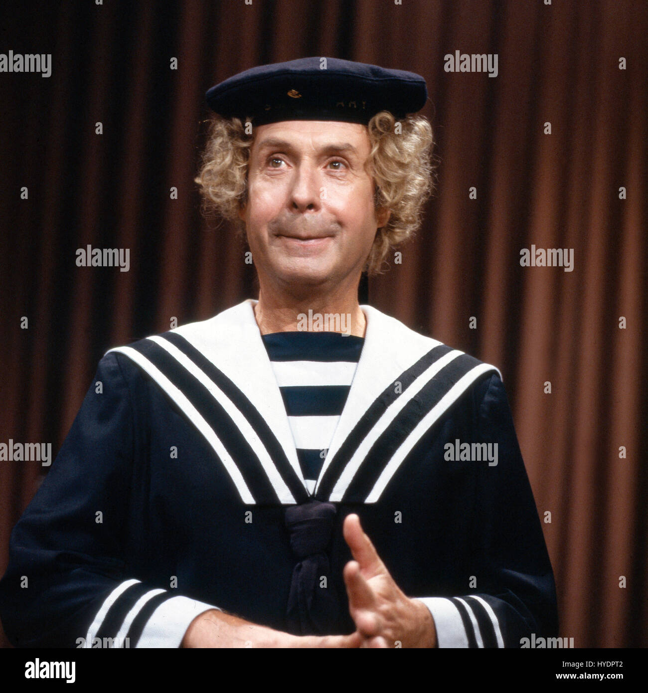 Österreichischer Sänger, Schauspieler und Entertainer Peter Alexander in eine seiner zahlreichen