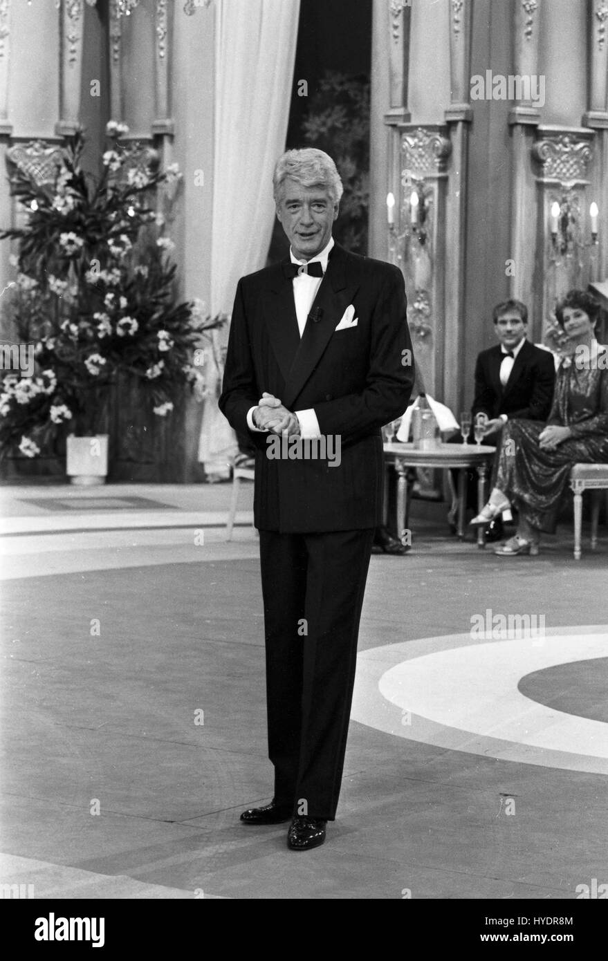 Niederländischer Showmaster, Schauspieler und Sänger Rudi Carrell in seiner Show 'Die verflixte 7', Deutschland 1980er Jahre. Dutch show presenter, actor and singer Rudi Carrell, Germany 1980s. Stock Photo